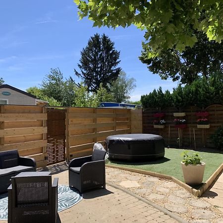 Hotel Havre De Paix Bord De Saone Avec Jacuzzi à Massieux Extérieur photo